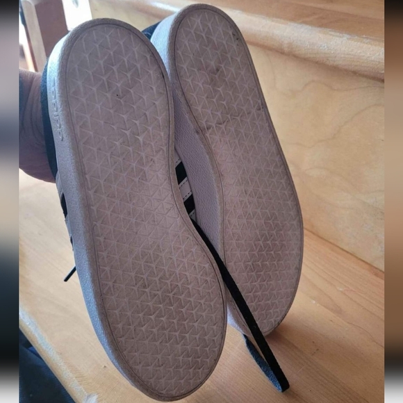 Adidas Kids Size 3 Shoes - Picture 4 of 5